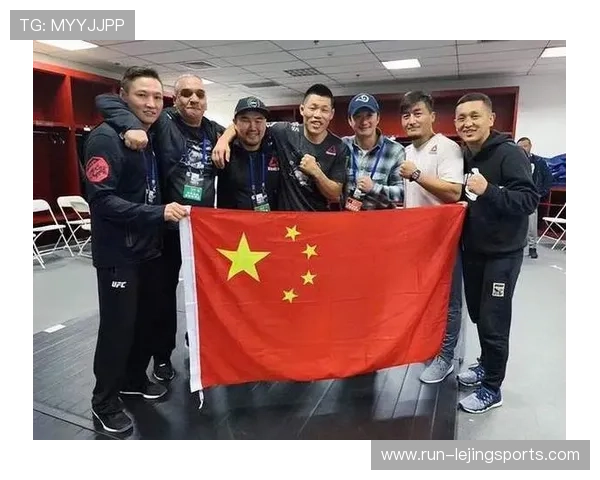 李景亮与足球巨星同框合影 展现跨界运动员友谊与热情 李景亮与足球巨星同框合影 展现跨界运动员友谊与热情