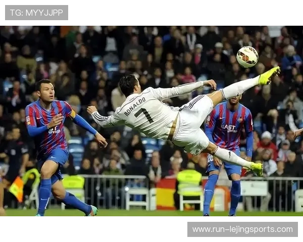 足坛球星精彩过人集锦：展现超凡技巧与无解突破的完美瞬间